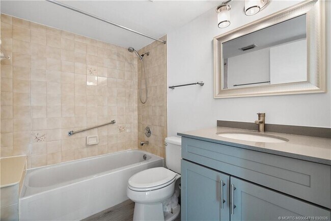 Building Photo - 1935 SW Silver Pine Way