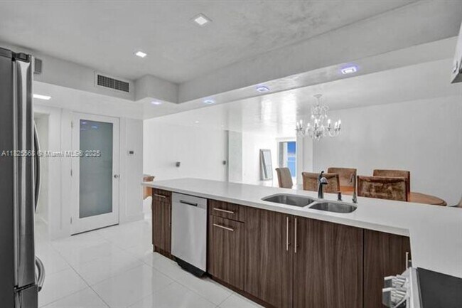 Building Photo - 6450 Collins Ave