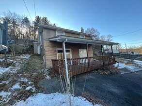 Building Photo - 3790 Redbud Dr