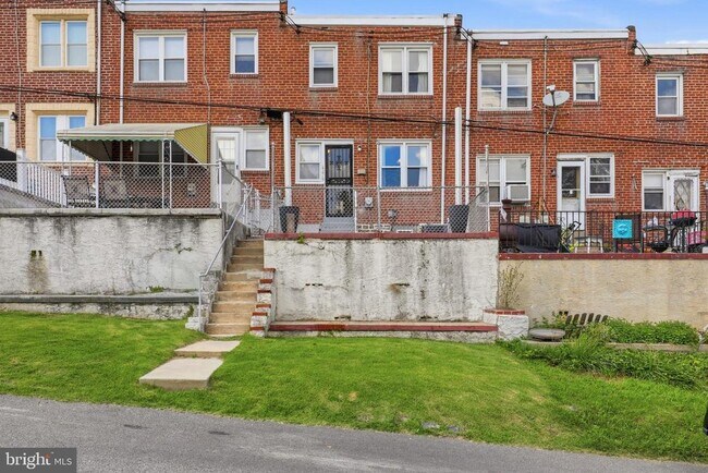 Building Photo - 379 Fairway Terrace