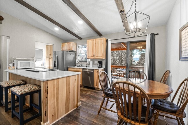 Building Photo - 103 Racquet Pl