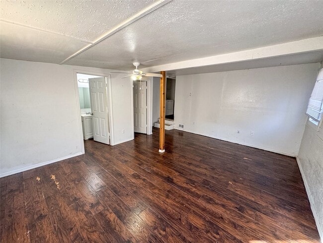 Building Photo - 1431 W Chestnut St