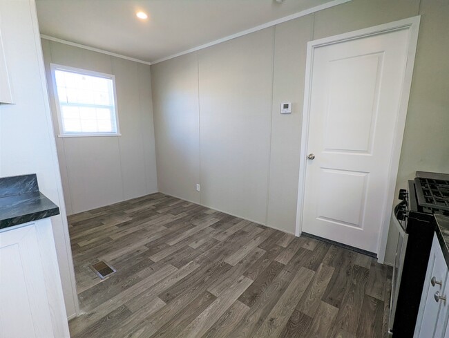 Building Photo - 554 Delaware