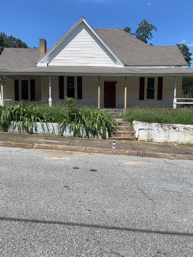 Primary Photo - 115 White Oak St