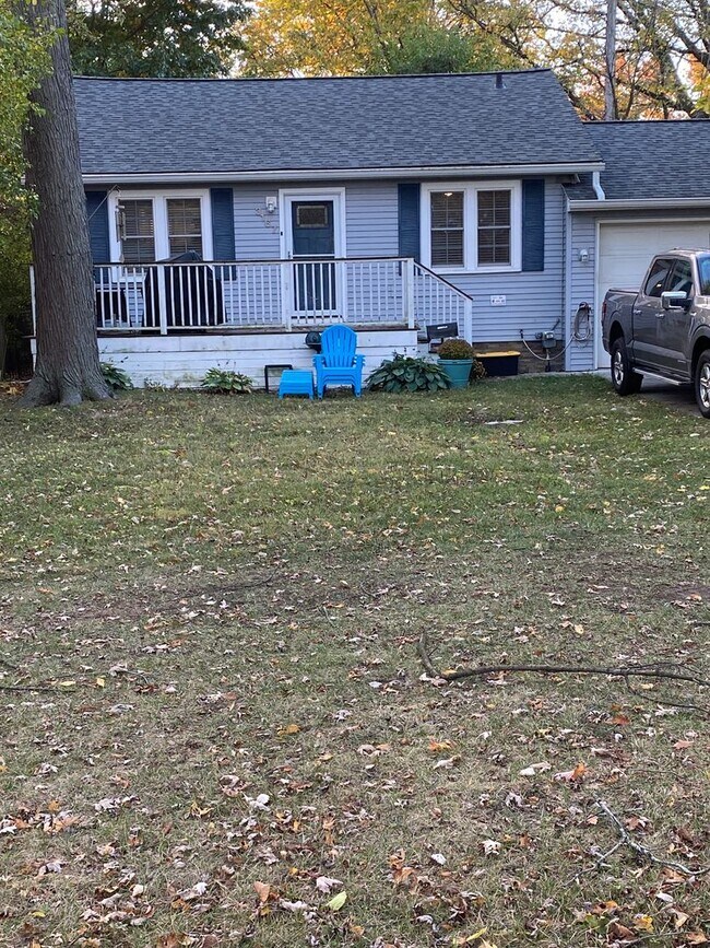 Building Photo - PRICE REDUCED!!!Charming 2-bedroom, 1-bath...