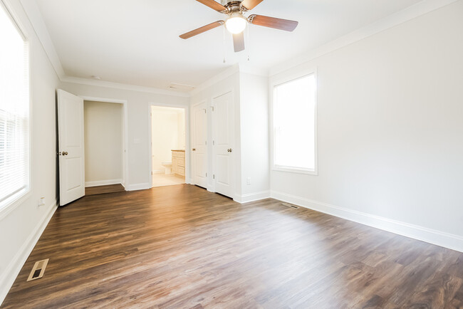 Building Photo - 3 Bedroom in Greenville