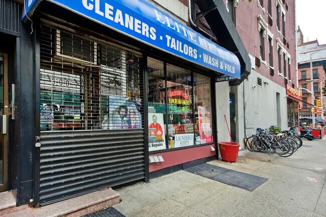 Building Photo - 358 E 81st St