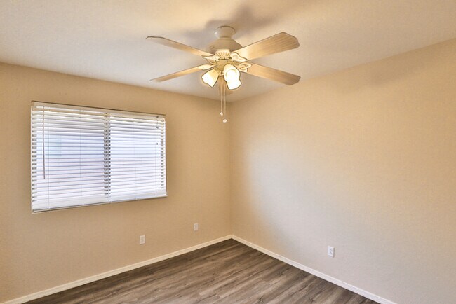 Building Photo - 14919 N 149th Dr
