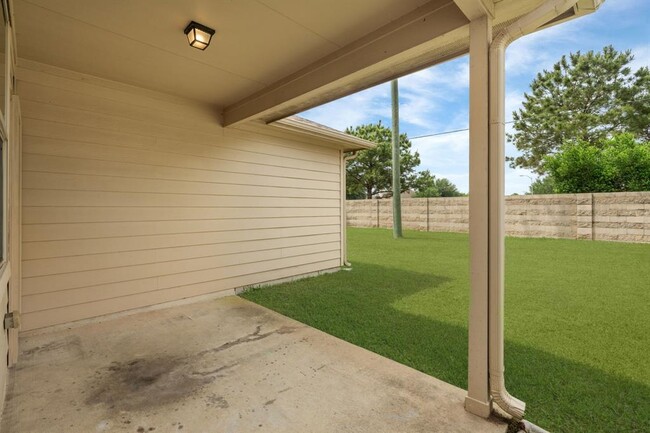 Building Photo - 26350 Longview Creek Dr