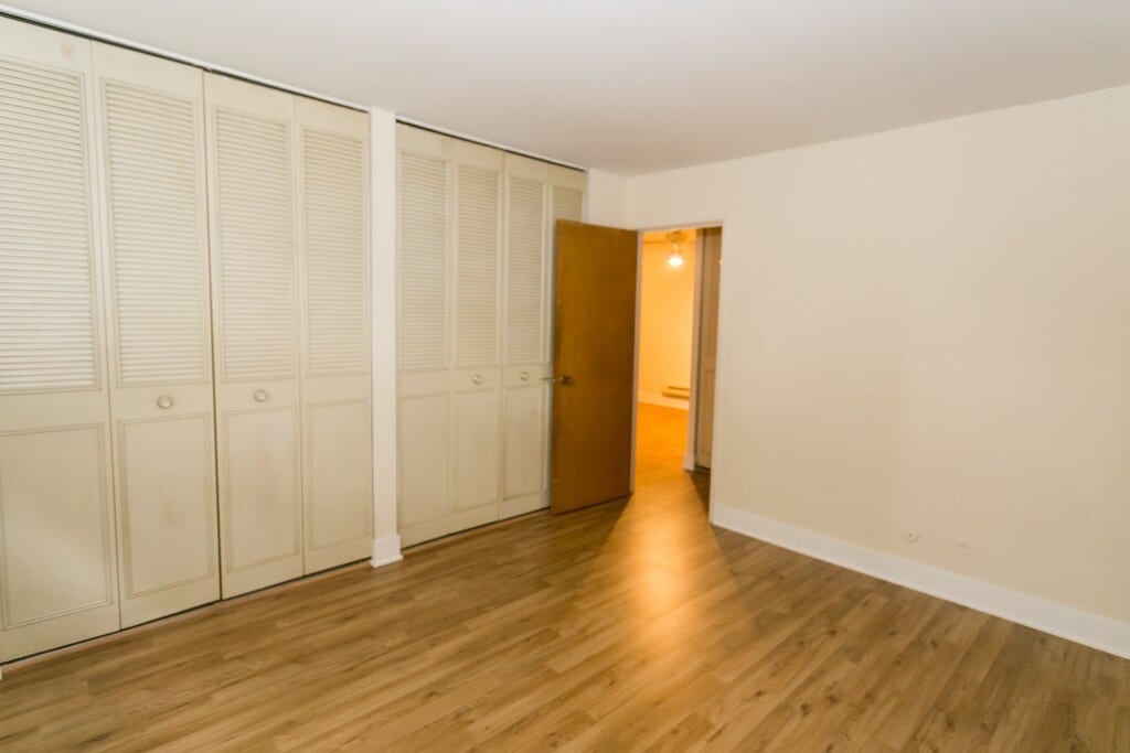 Building Photo - 675 W Wrightwood Ave