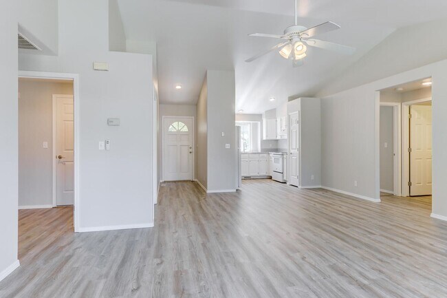Building Photo - Remodeled near Boise River _ Pet Friendly!!