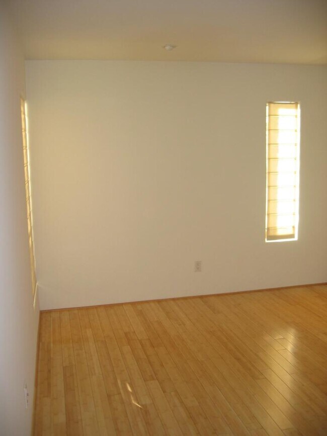 Building Photo - 4819 N 35th Pl