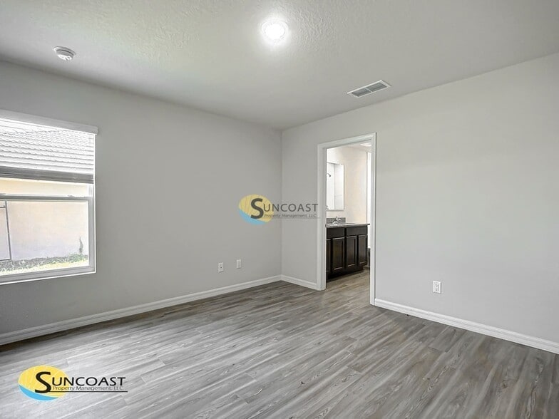 Building Photo - 127 Wellwood Ln