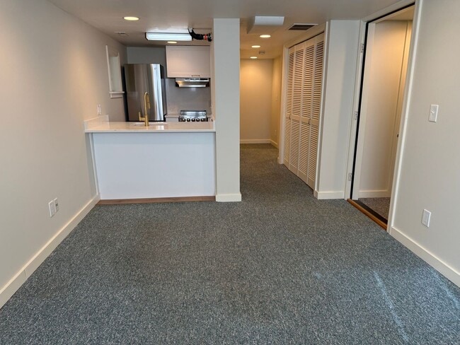 Building Photo - 3BR Tudor Home 1/2 Block from Greenlake!