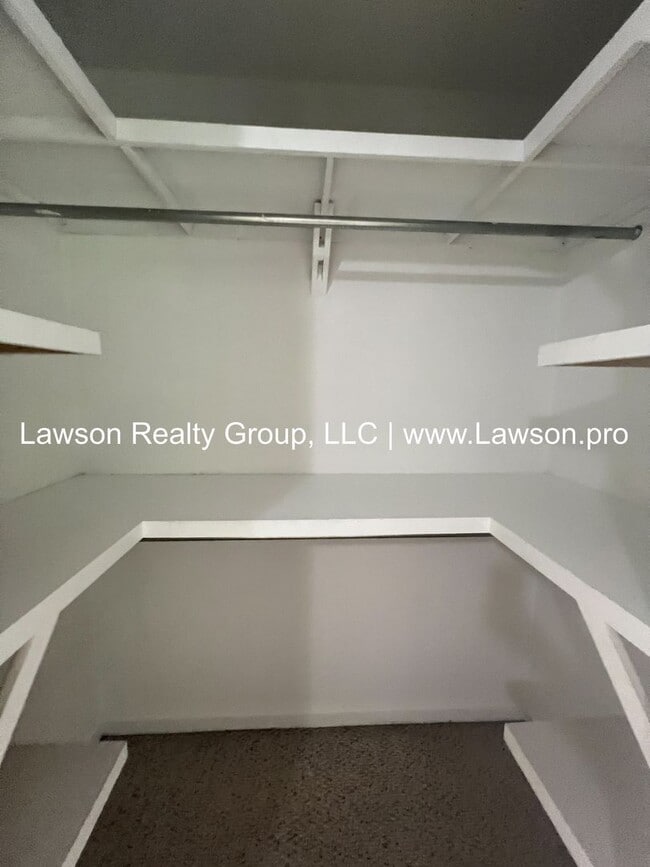 Building Photo - One Level Living in Vinton!