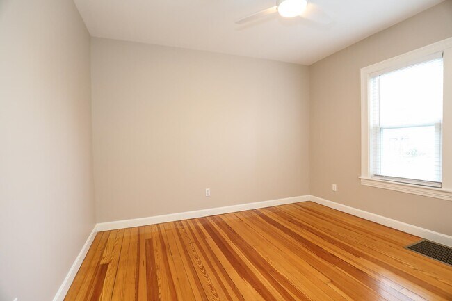 Building Photo - 32 Chapleau Ave