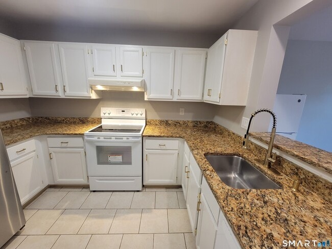 Building Photo - 303 Willow Springs