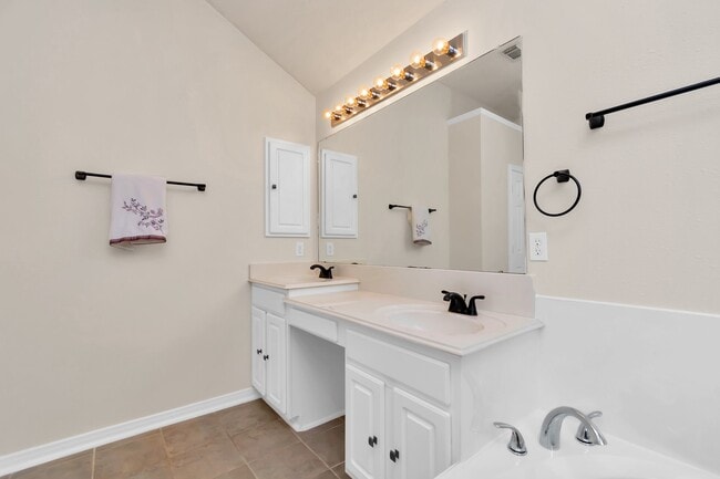 Building Photo - 16510 Bluff Springs Dr
