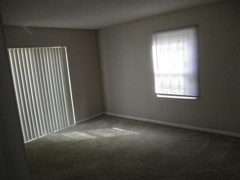 Building Photo - 4950 Cherry Rd