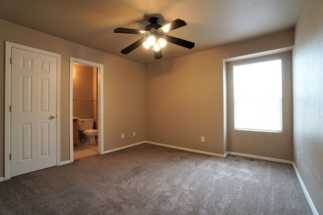 Building Photo - 472 Kitfield View
