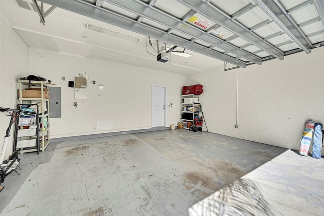 Building Photo - 1614 NE 9th St