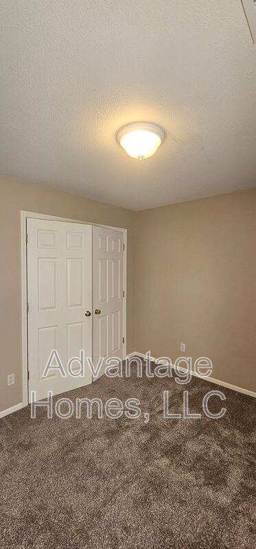 Building Photo - 809 Midjay Dr