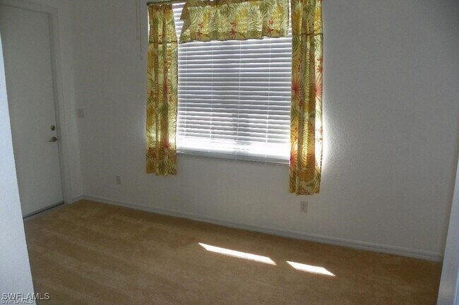 Building Photo - 1400 Mariposa Cir