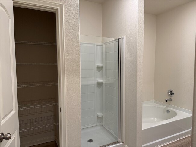Building Photo - 469 Amberwood Pk Dr