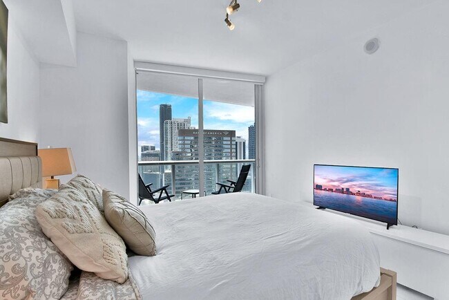 Building Photo - 475 Brickell Ave