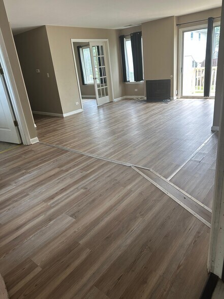 Building Photo - 320 Springlake Ln