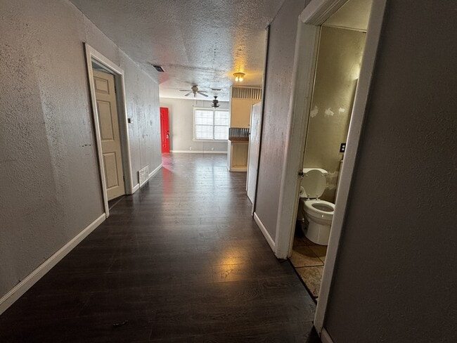 Building Photo - 719 Small St