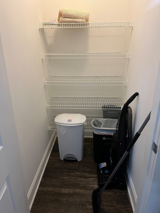 Building Photo - 8601 Lenten Rose Ct