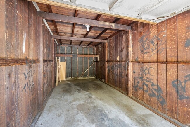 Building Photo - 343 Somerset Rd