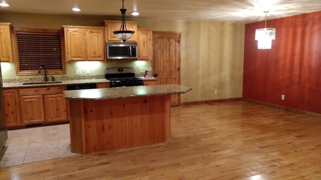 Building Photo - 1782 Larson Rd