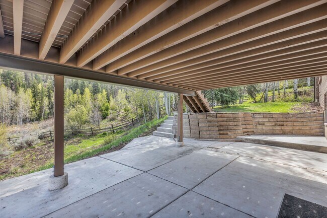 Building Photo - Pinebrook Luxury Remodeled Home