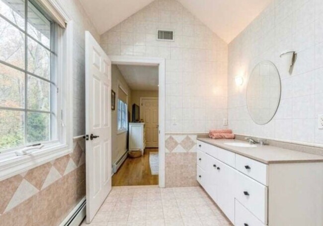 Building Photo - 9 Blackledge Court, Closter, NJ 07624 - 5 ...