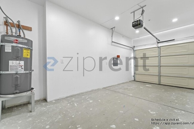 Building Photo - 4403 Jenkins Way