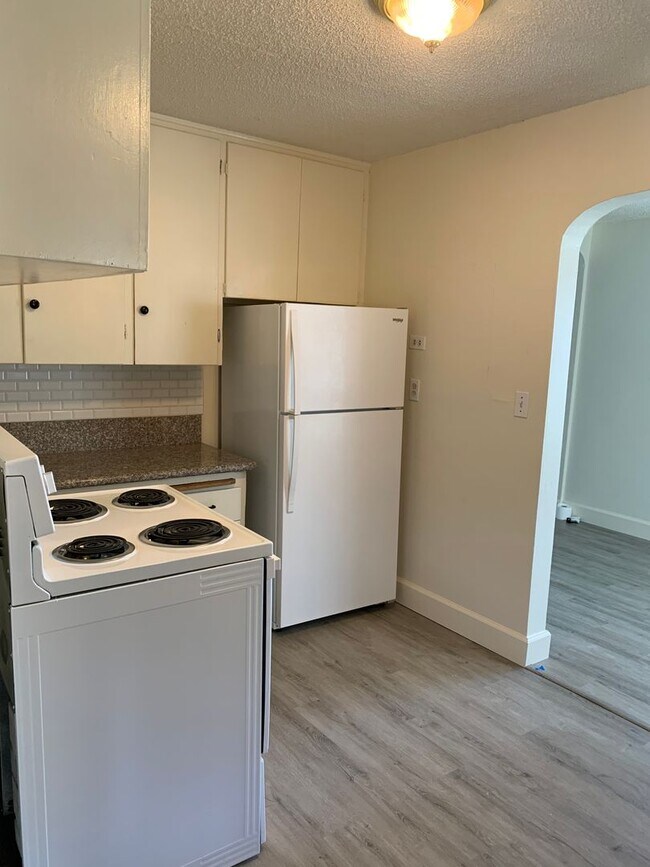 Building Photo - Updated 4 Bedroom ~ 1 Bathroom House Near ...