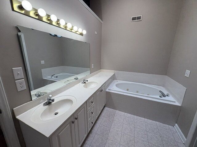 Building Photo - 120 Breezewood Dr