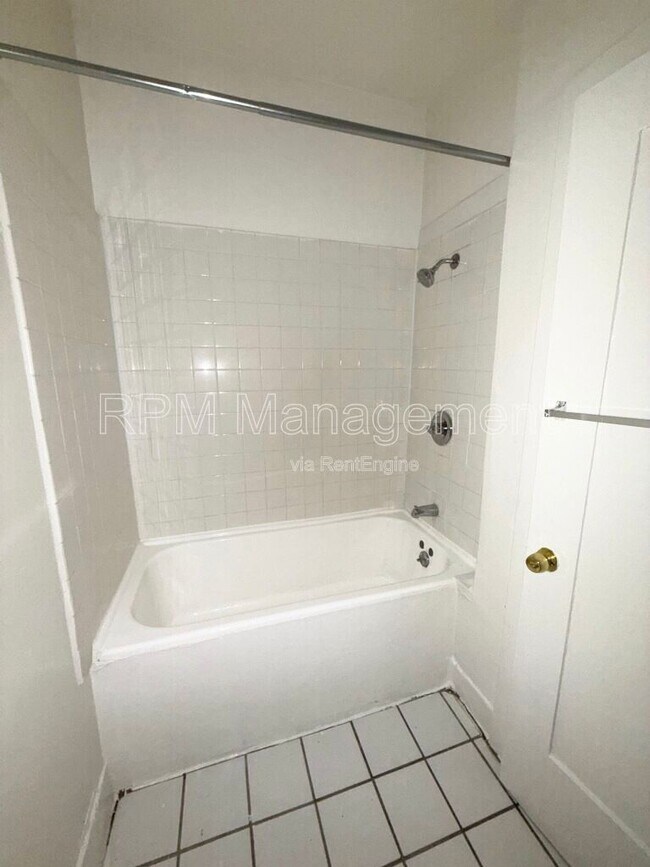 Building Photo - 1825 Ivar Ave