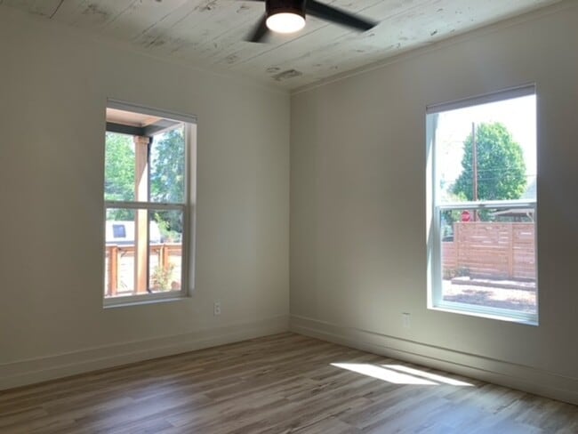 Building Photo - 509 NW C St