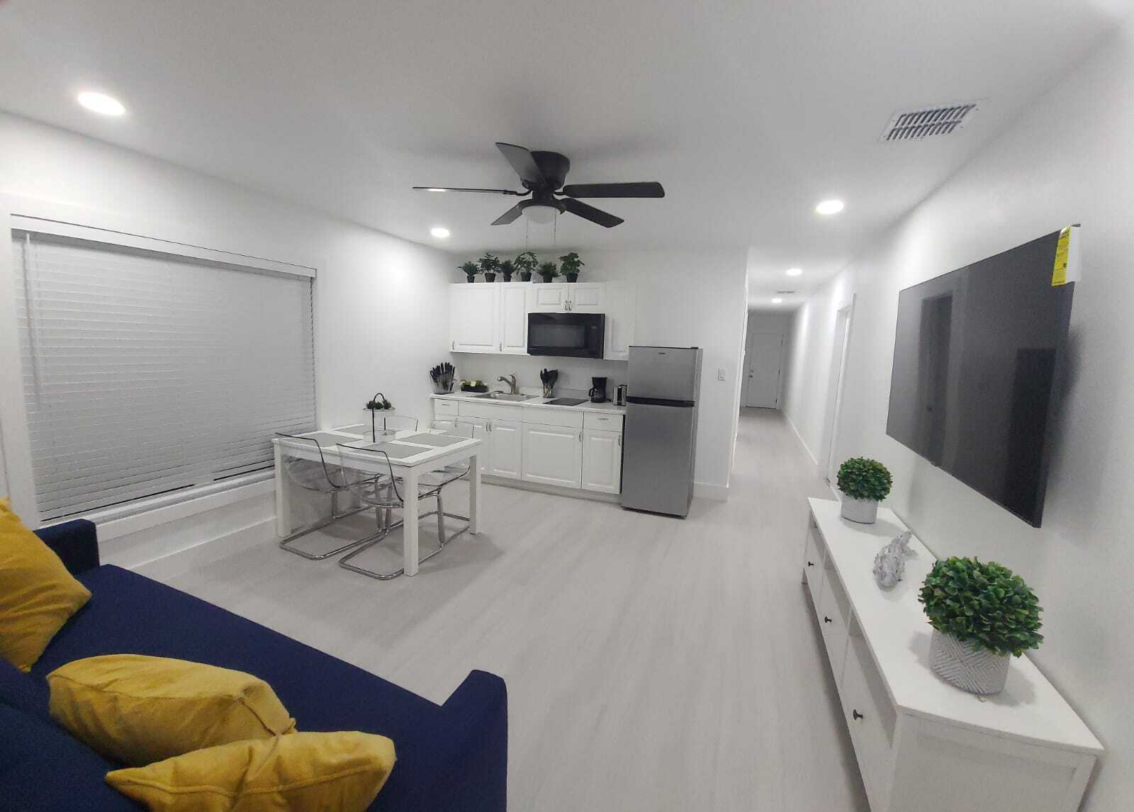 Furnished $2,200 - 2519 W Walnut St