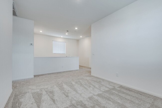 Building Photo - Highly upgraded, spacious, 4 bedroom home ...
