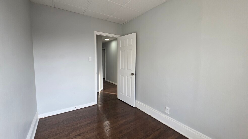 Building Photo - 722 Westside Ave