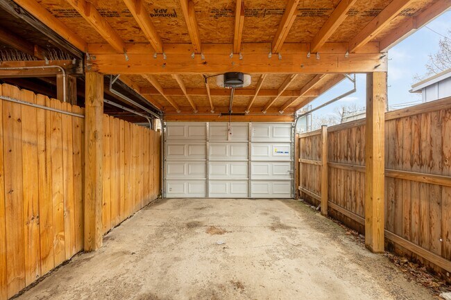 Building Photo - 909 8th St NE