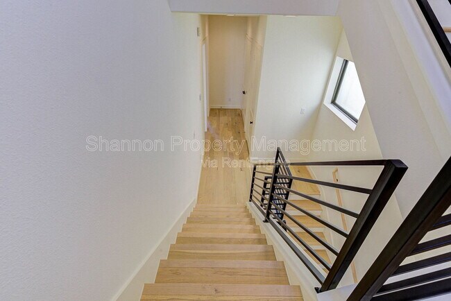 Building Photo - 1803 Dunlavy St
