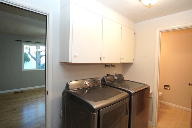 Building Photo - 9594 W Telfair Dr