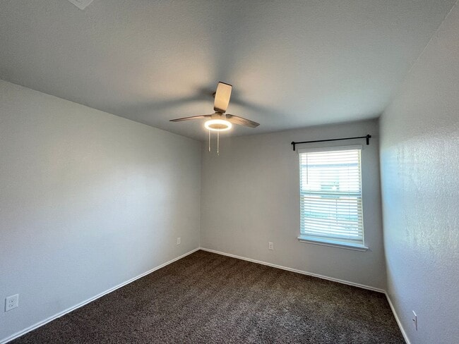 Building Photo - 301 Saddleback Trl