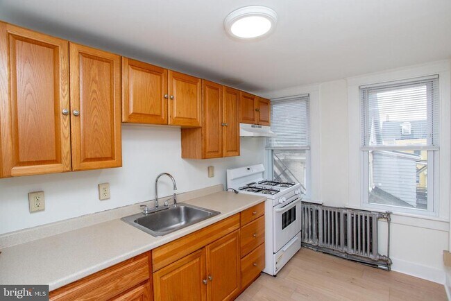 Building Photo - 37 S 13th St