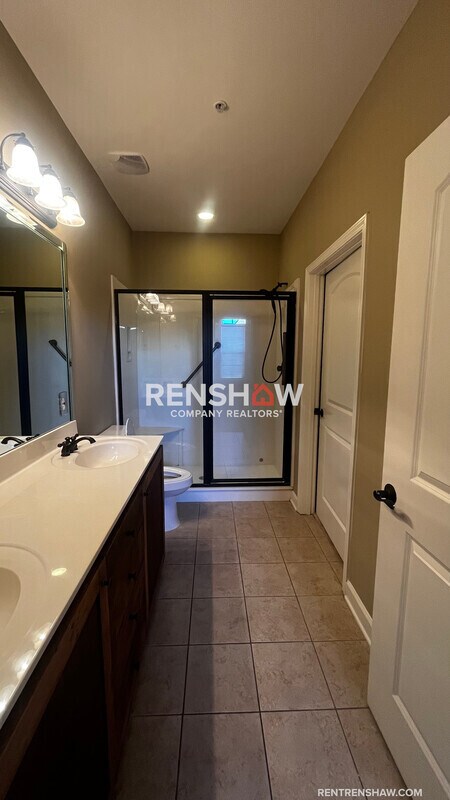 Building Photo - 1381 Calumet Farms Dr